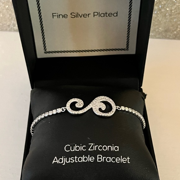 NEW IN BOX Cubic zirconia adjustable bracelet - Picture 3 of 3